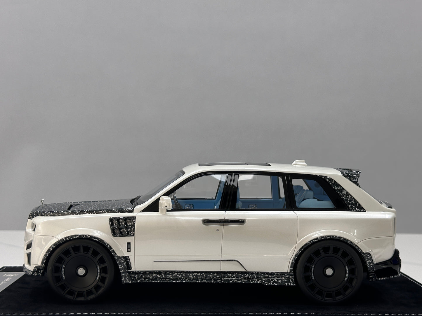 HH MODEL 1/18 Rolls-Royce Cullinan Series II MANSORY Pearl White HH698