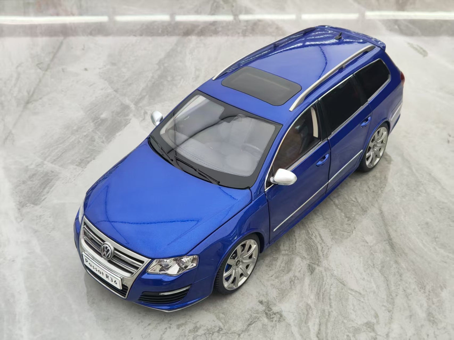 NZG 1/18 Volkswagen Passat Estate R36 Custom blue alloy car model ZP107
