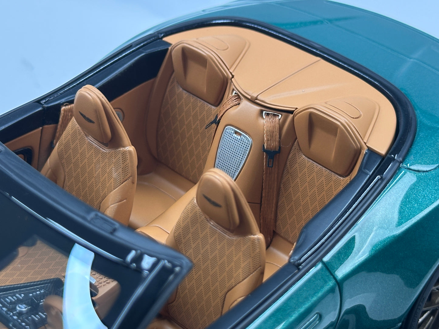 Xiaoguang Model & MotorHelix 1/18 Aston Martin DB12 Volante Convertible – Green (MH385)