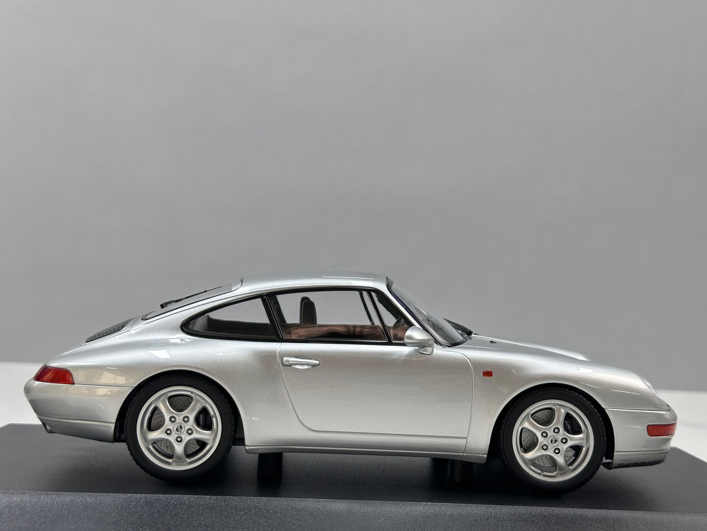 MINICHAMPS 1/18 Porsche 911 (993) 1993 Silver 155061101