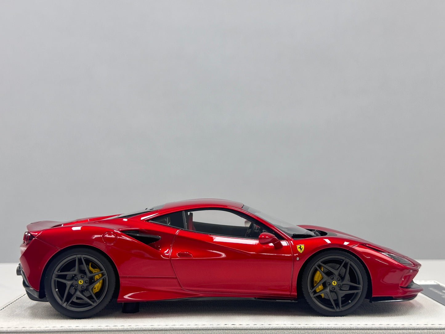 GH MODEL 1/18 Ferrari F8 Tributo Metallic Red GH022