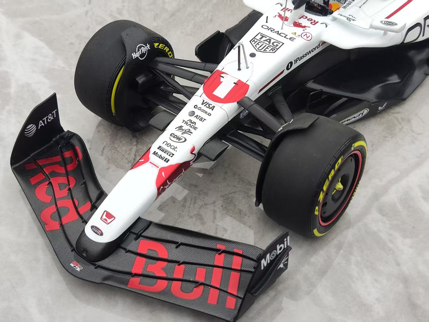 MINICHAMPS 1/18 Oracle RED BULL RACING RB21 - MAX VERSTAPPEN White 110250301