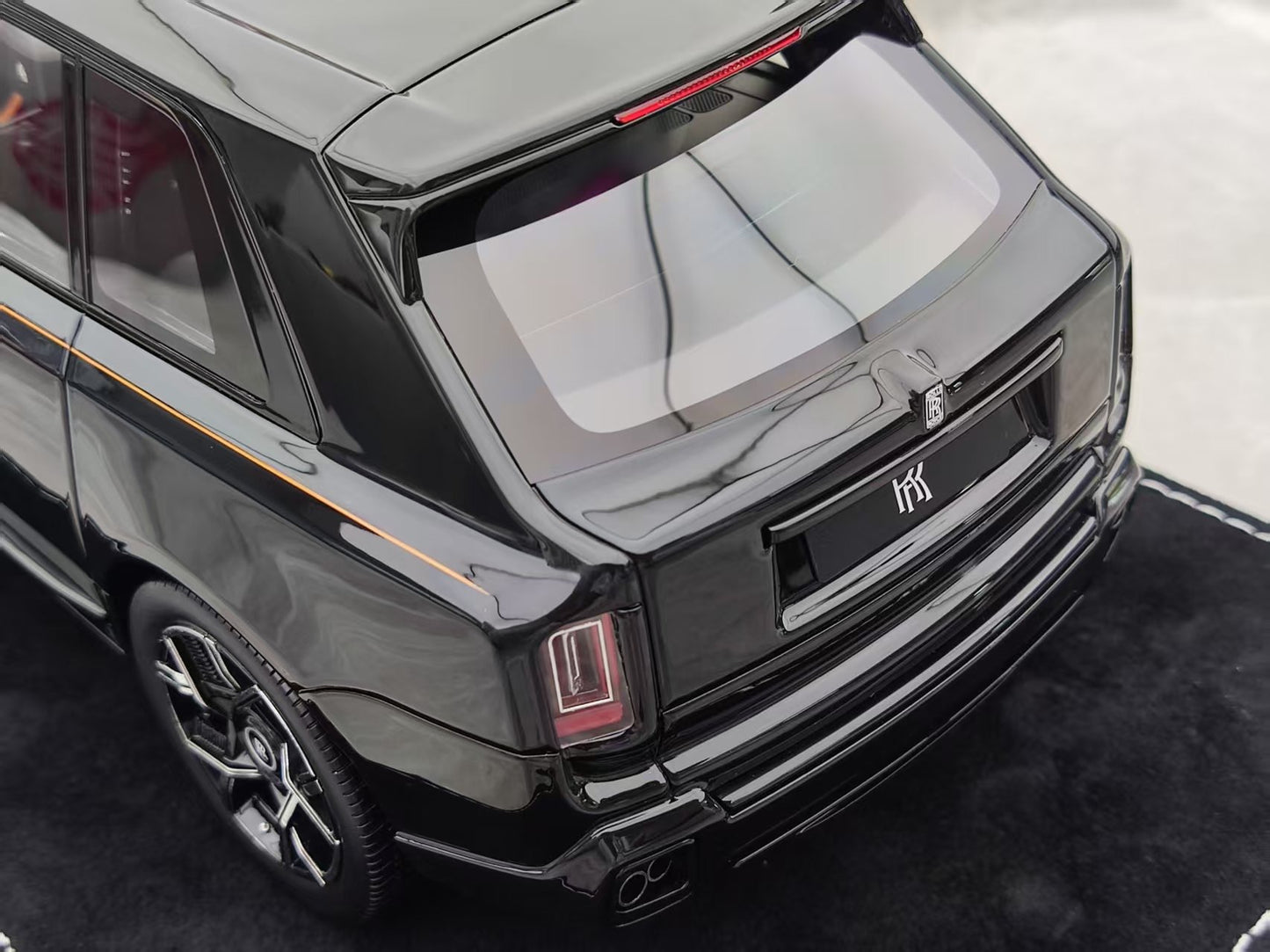 HH Model 1/18 Rolls-Royce Cullinan Series II Diamond Black HH539