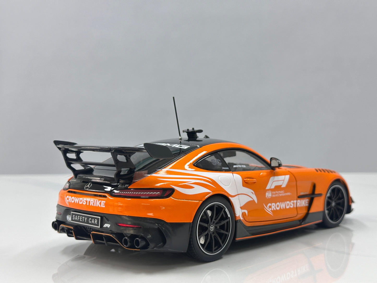 MINICHAMPS 1/18 Mercedes-AMG GT BLACK SERIES SILVERSTONE 2025 Safety Car Orange 110032092