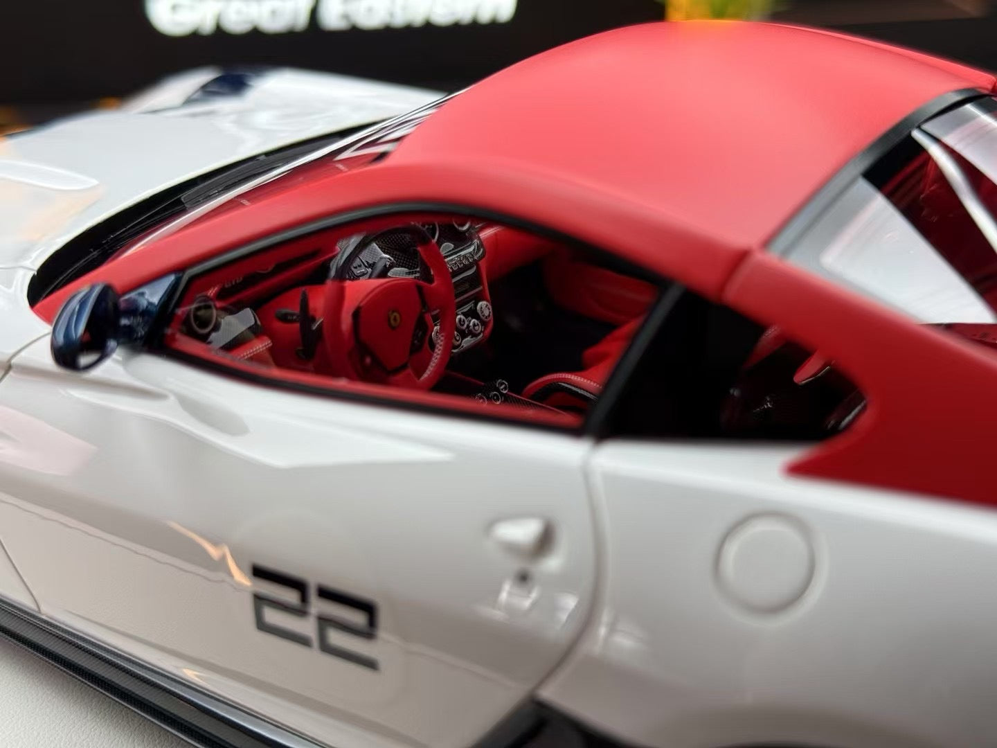 DM 1/18 Ferrari 599 gto Bianco Avus 27/30 DDJ024