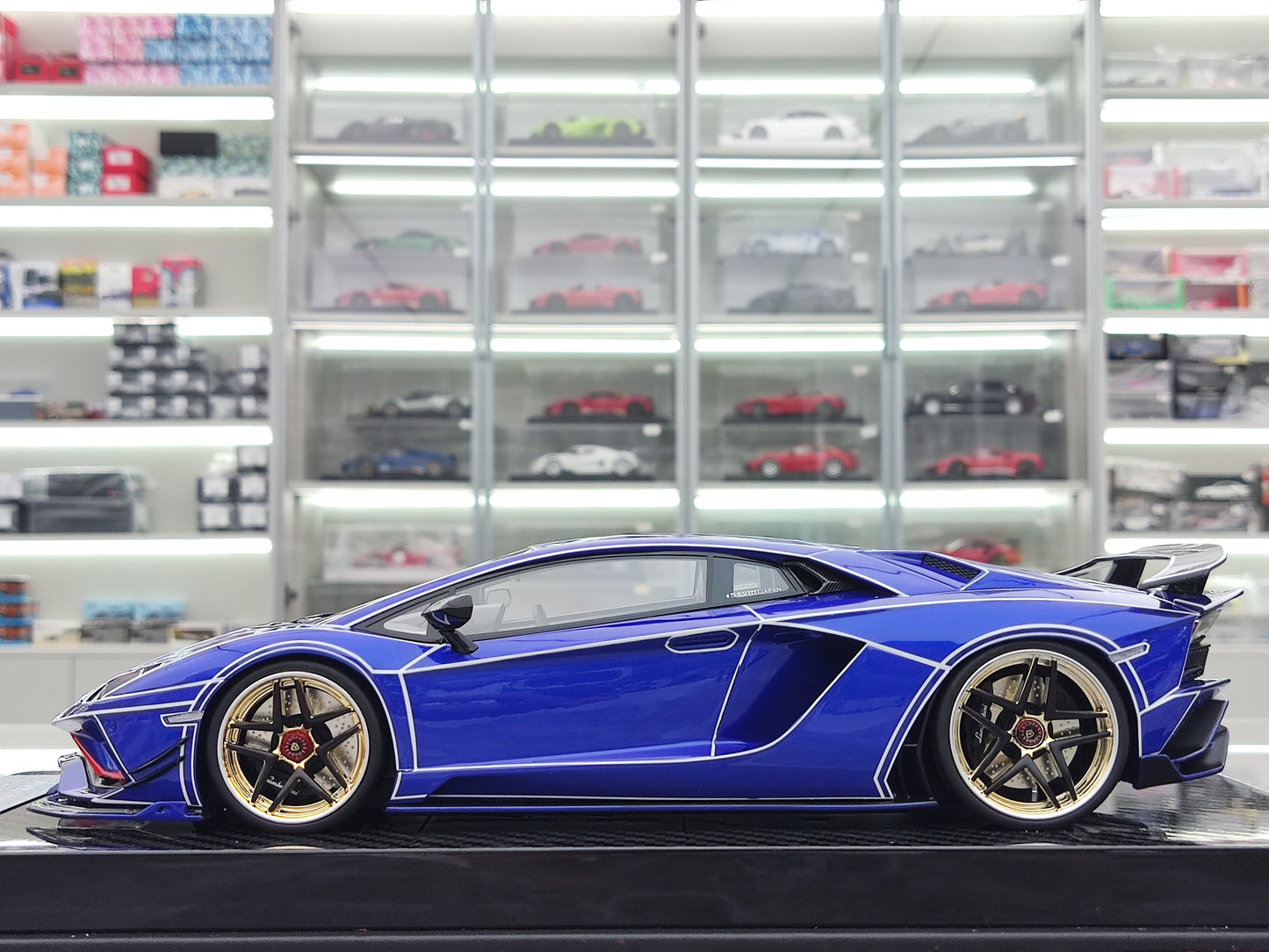 UU 1/18 Lamborghini Blue Resin Car Model JS-UU004