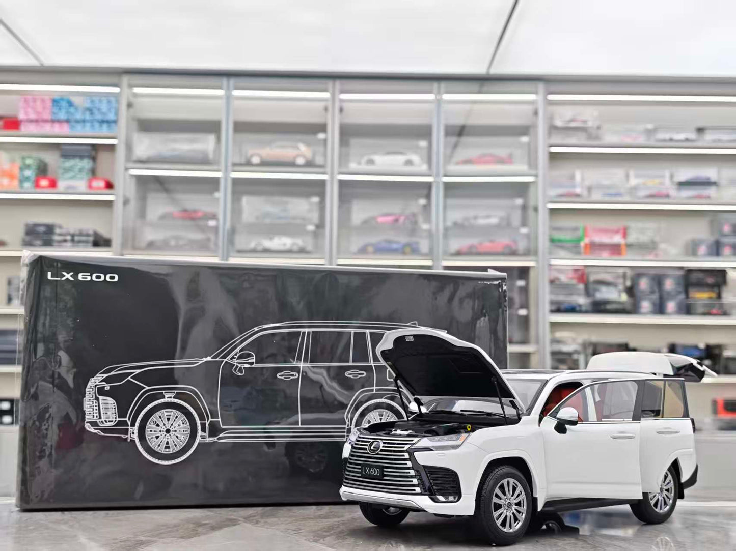 LCD 1/18 Lexus LX600 White Diecast Car Model LCD121