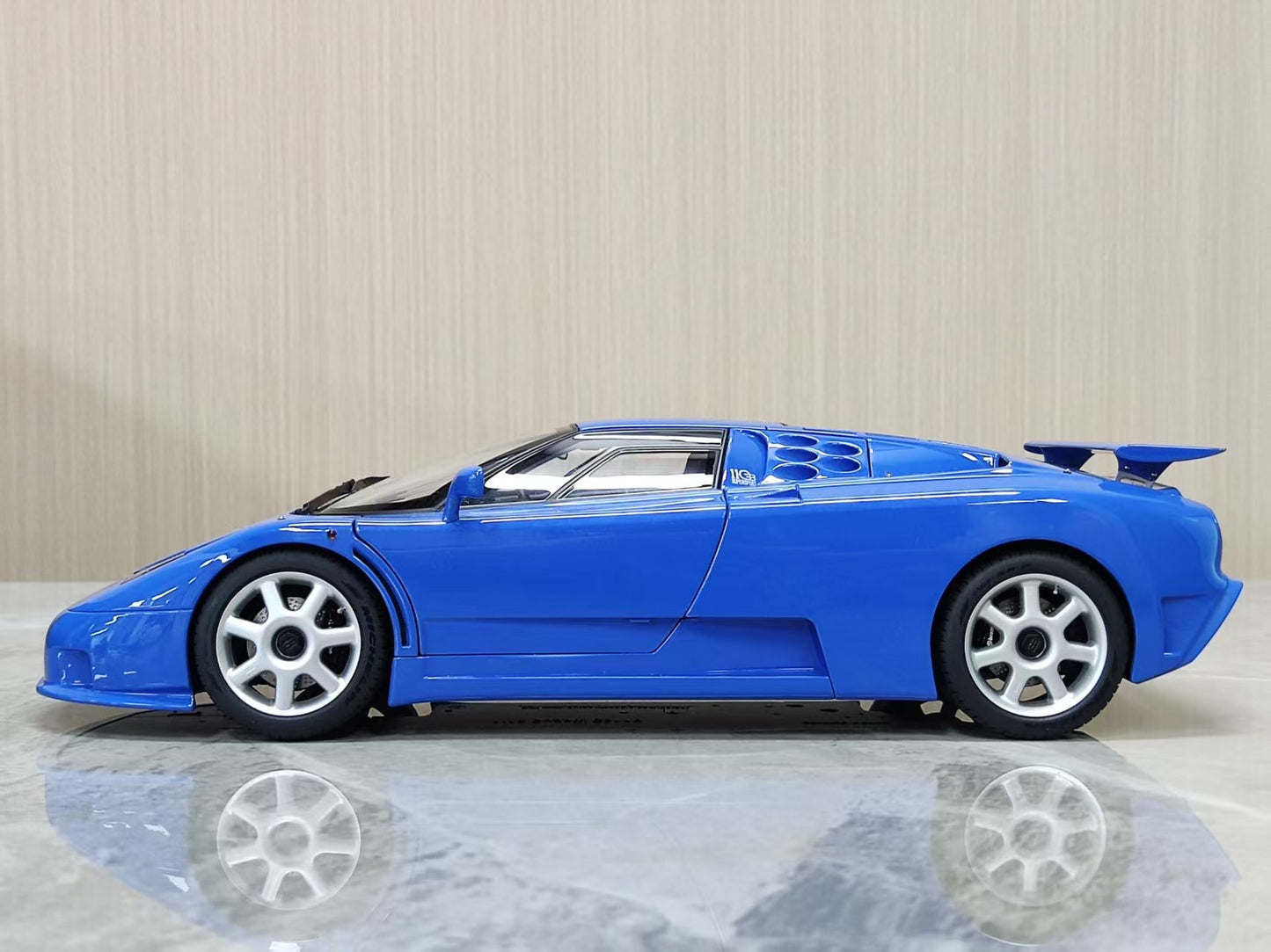 AUTOart 1:18 Bugatti EB110 SS Blue AA226