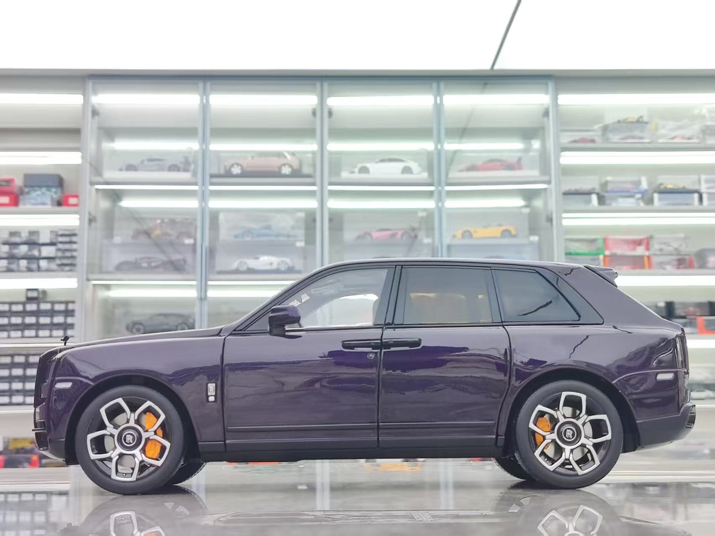 ZP 1/18 Rolls-Royce Cullinan BB Fishing Seat Edition, Leather Suitcase Version, Metallic Purple ZP111