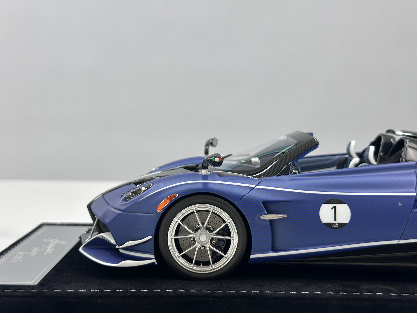 HH Model 1/18 Pagani Huayra Matte Blue & Carbon Black HH663
