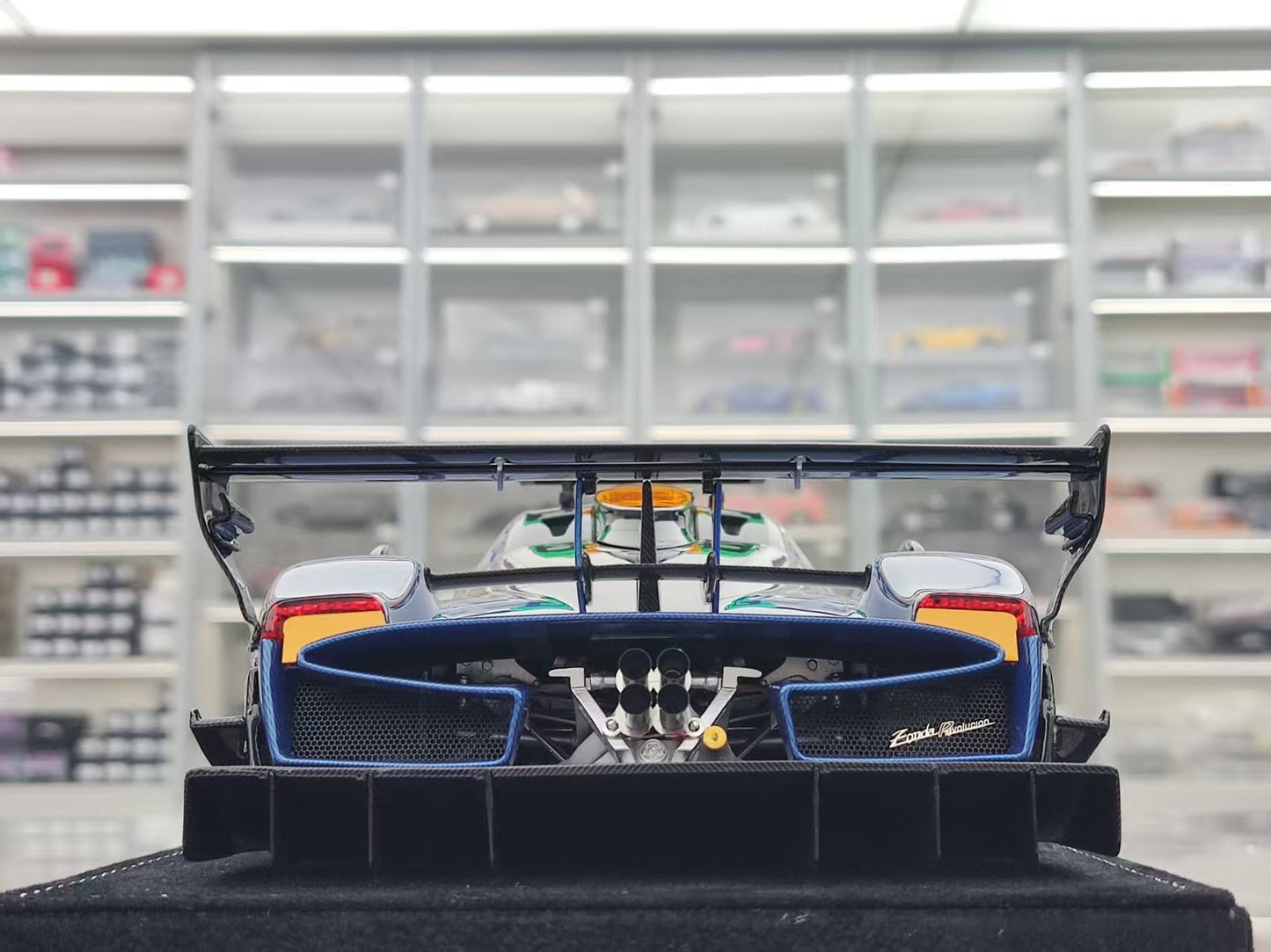 HH Model 1/18 Pagani Zonda R & Evolution Specials Safety Car HH565