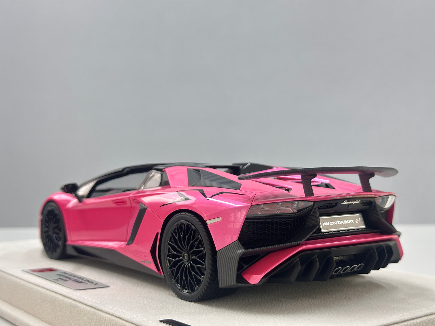 MAKEUP 1/18 Lamborghini Aventador LP750-4 SV Roadster 2015 Pink EML007H
