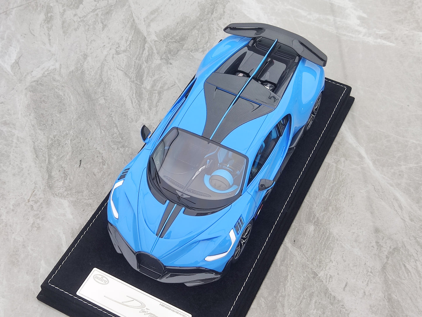 HH Model 1/18 Bugatti Divo Ocean Blue HH507