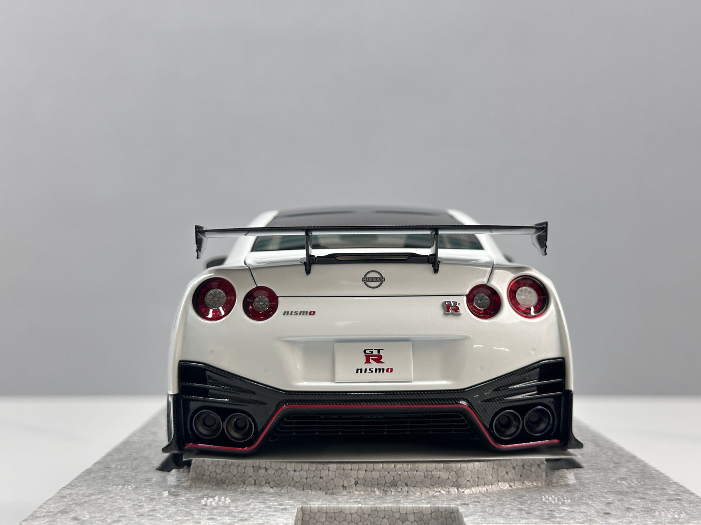 MOTORHELIX 1/18 Nissan GT-R NISMO (R35) Special Edition 2022 Brilliant Pearl White MH378