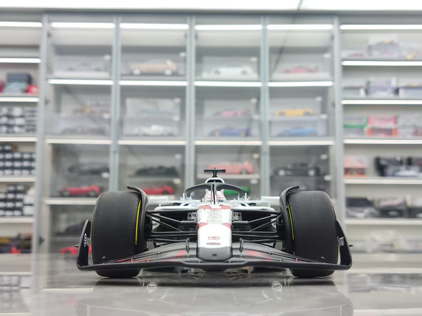 MINICHAMPS 1/18 Oracle RED BULL RACING RB21 - MAX VERSTAPPEN White 110250301