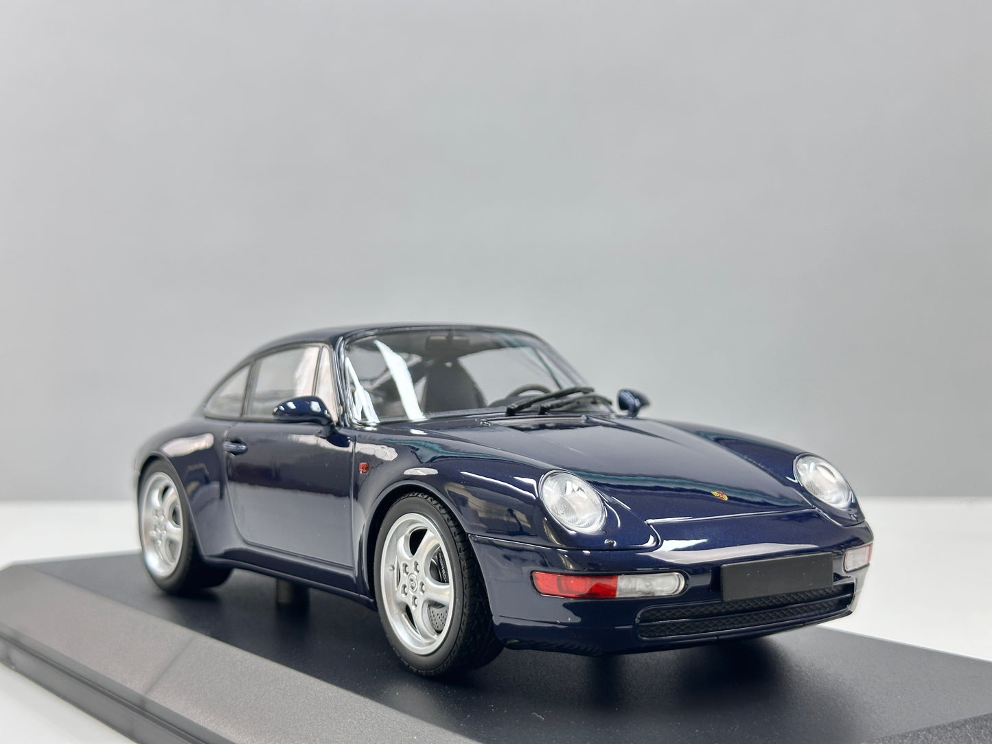 MINICHAMPS 1/18 Porsche 911 (993) 1993 Metallic Blue 155061100
