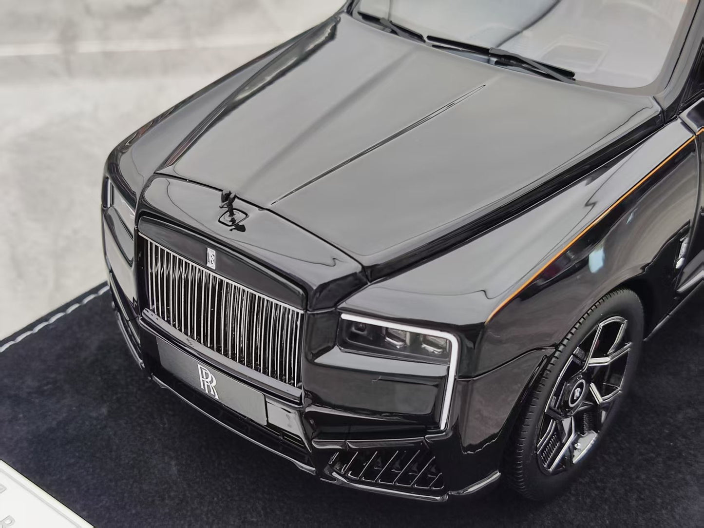 HH Model 1/18 Rolls-Royce Cullinan Series II Diamond Black HH539