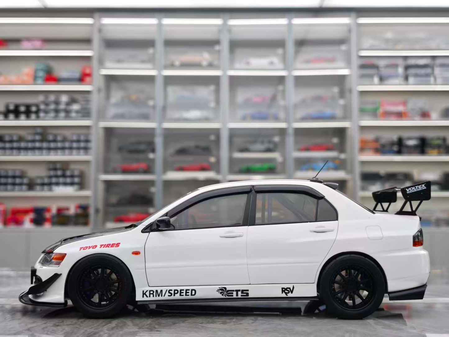 SUPER A 1/18 Mitsubishi VEO 9th Generation MRFQ-360 Southeast Asia Special Edition White SUP018