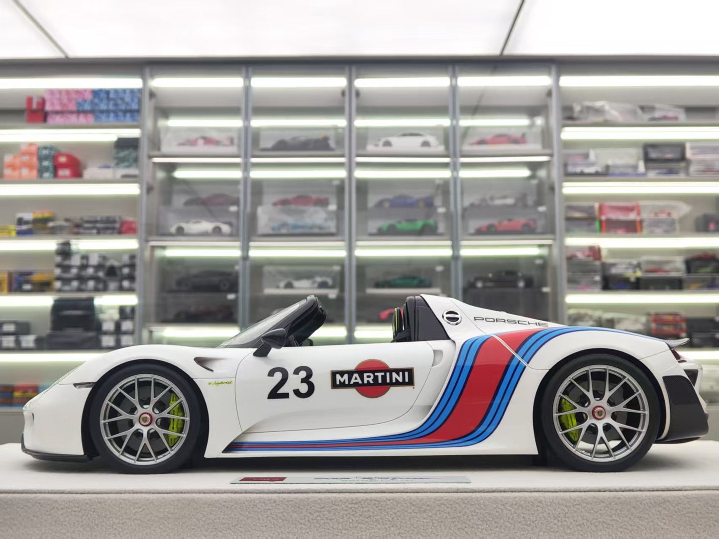 MAKEUP 1/18 Porsche 918 Spyder White Martini Resin Model EML089A