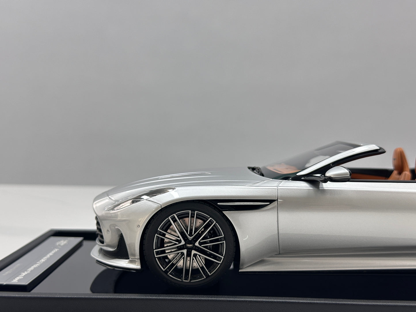 Xiaoguang Model & MotorHelix 1/18 Aston Martin DB12 Volante Convertible – Lightning Silver (MH387)