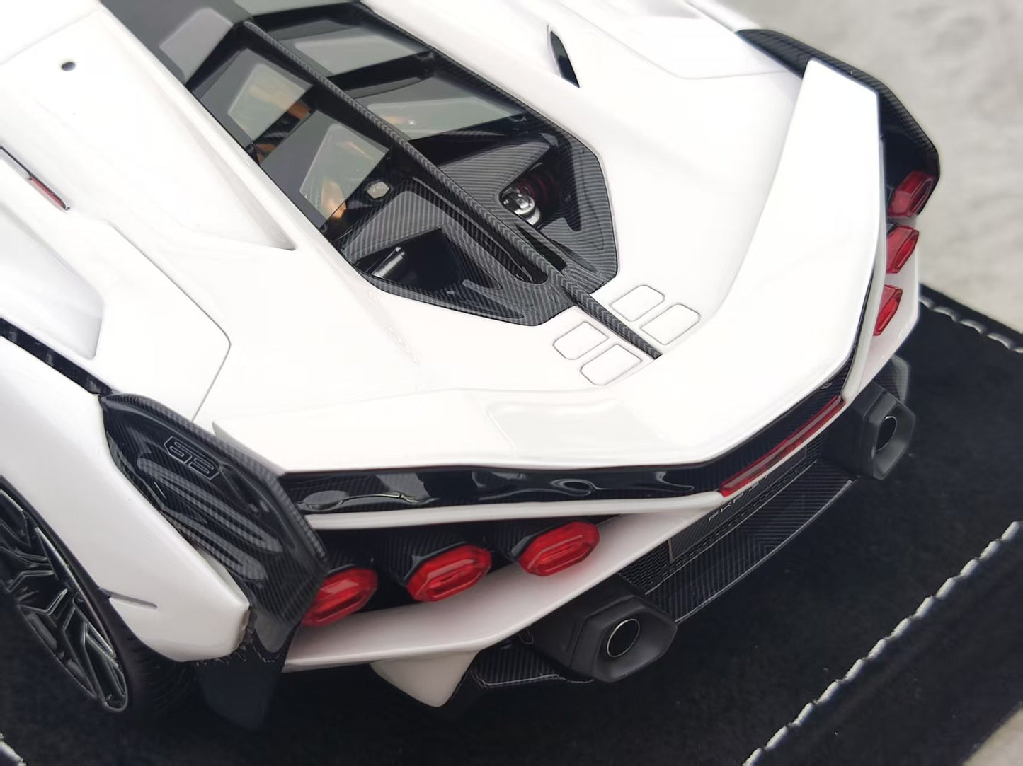 HH Model 1/18 Lamborghini Sian FKP 37 Pearl White HH497
