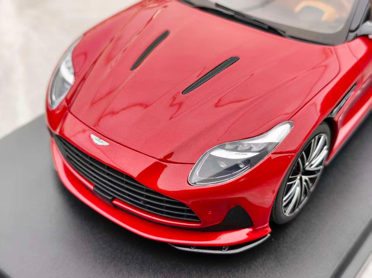 GT Spirit 1/18 ASTON MARTIN DB12 HYPER RED GT936