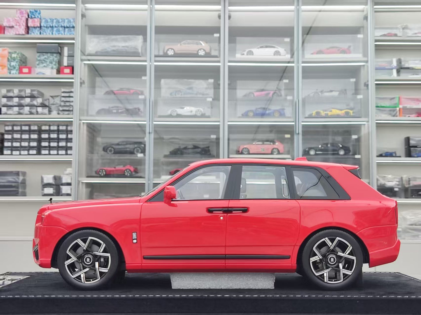 HH Model 1/18 Rolls-Royce Cullinan Series II Phoenix Red HH541