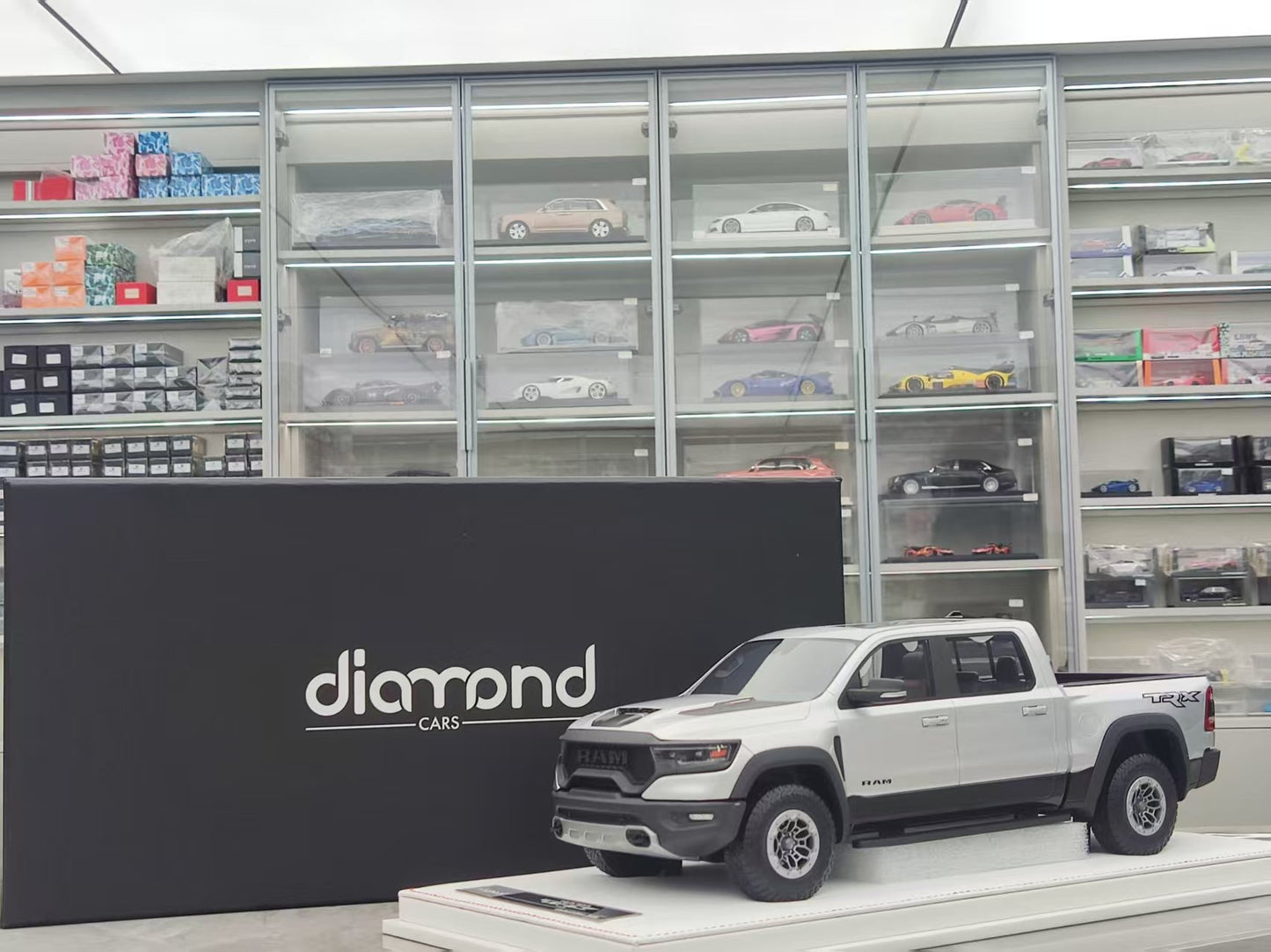 DiAMAanD 1/18 Dodge Ram TRX Silver DIA002