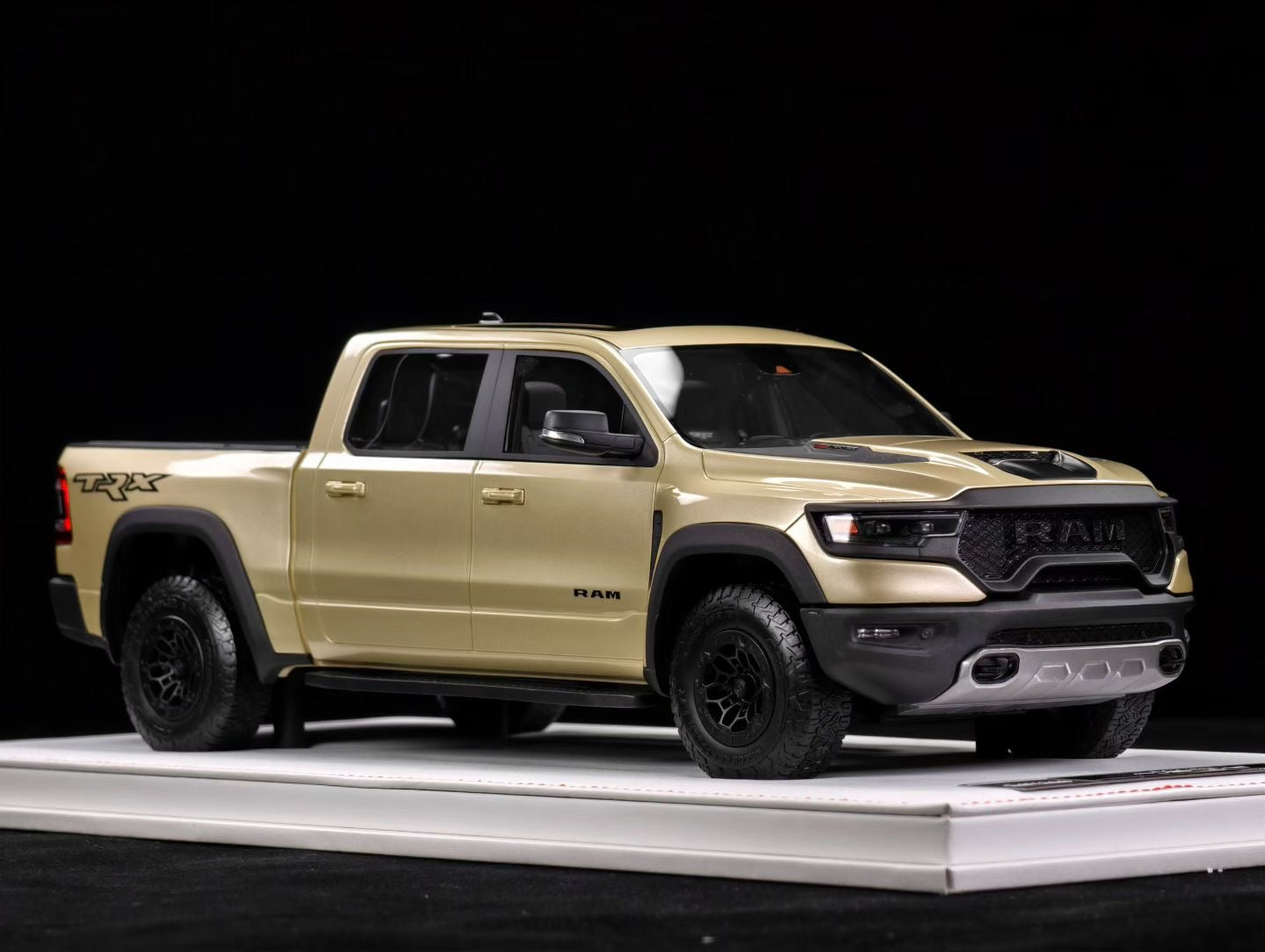 DiAMAanD 1/18 Dodge Ram (Tyrannosaurus Rex)
