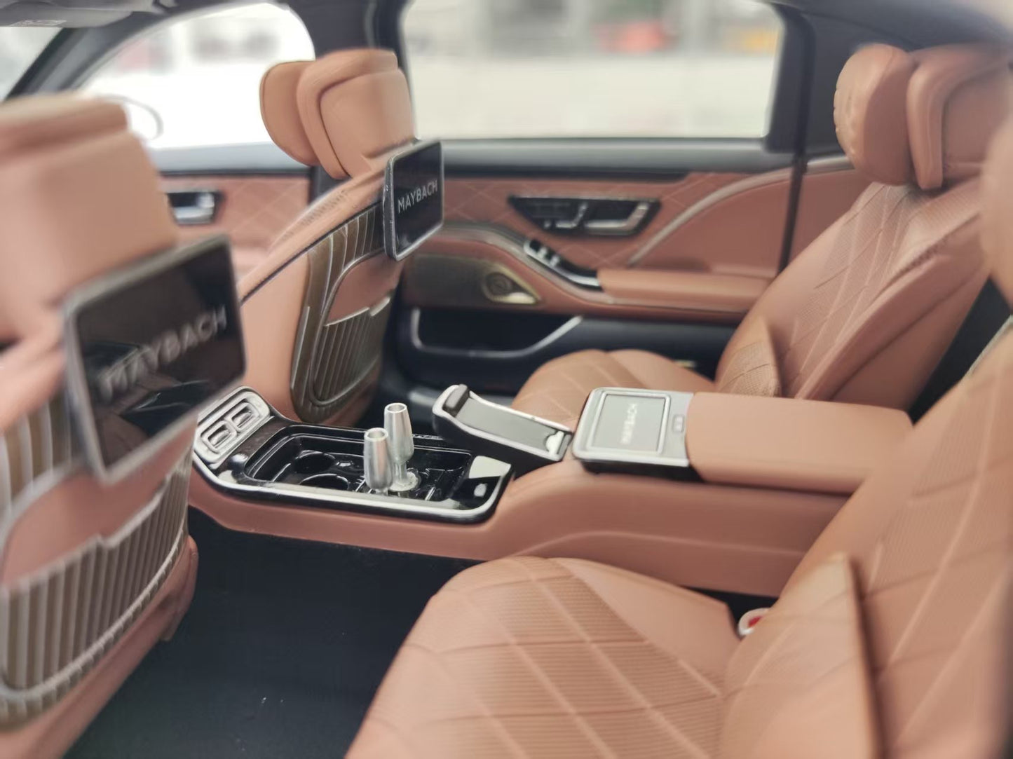 Almost Real 1/18 Mercedes-Maybach S-Class Kalahari Gold/Tourmaline Red AR186