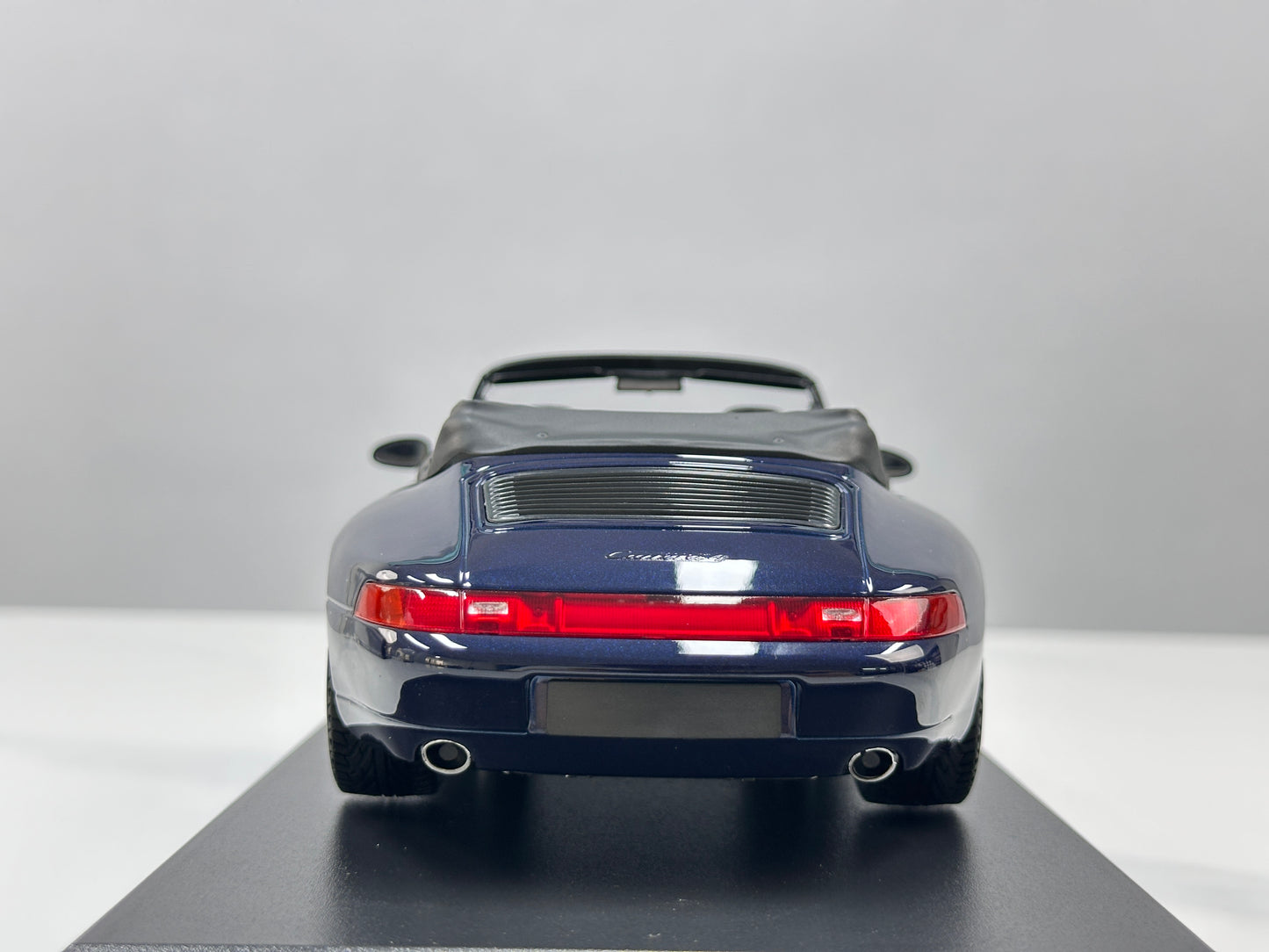 MINICHAMPS 1/18 Porsche 911 (993) Cabriolet Metallic Blue (155061130)