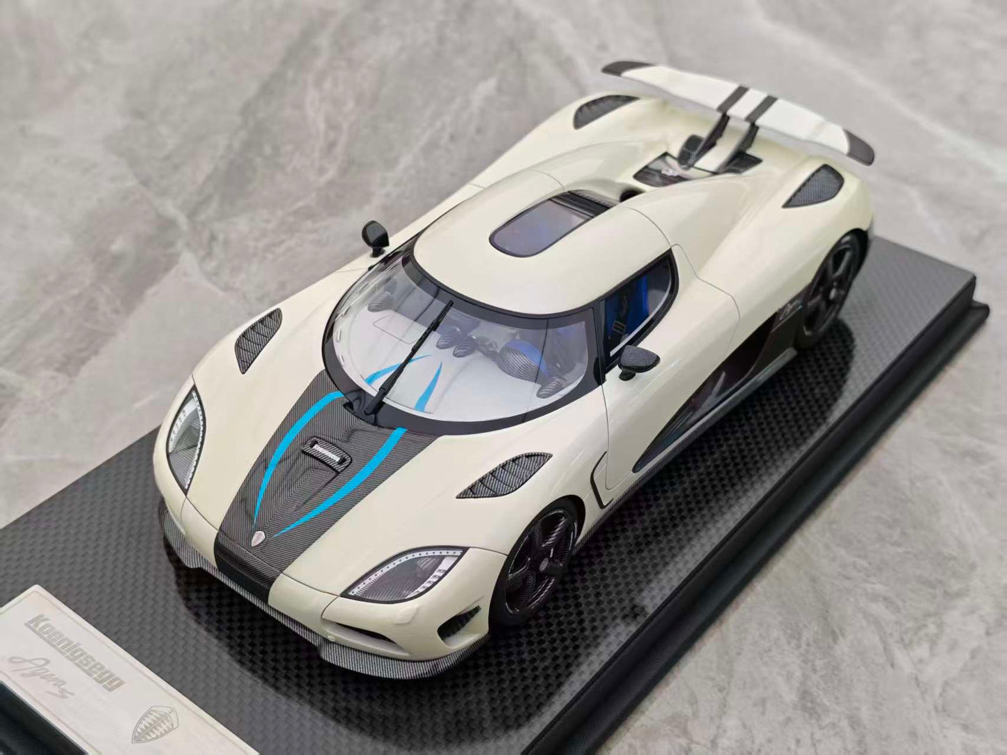 FRONTIART 1/18 Koenigsegg Agera S White with Blue Stripes FA178