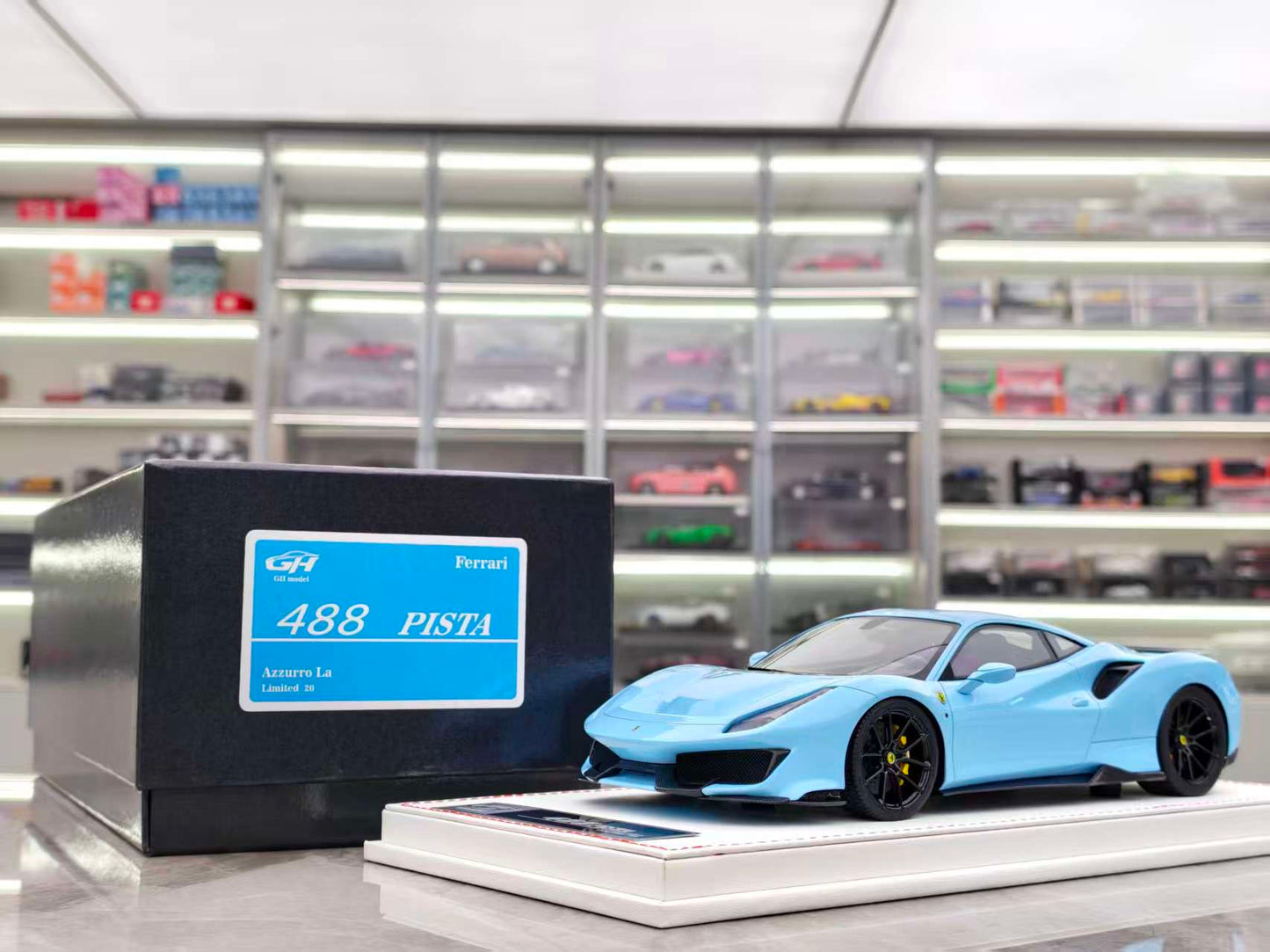 GH Model 1/18 Ferrari Novitec 488pista, Prata Blue GH007