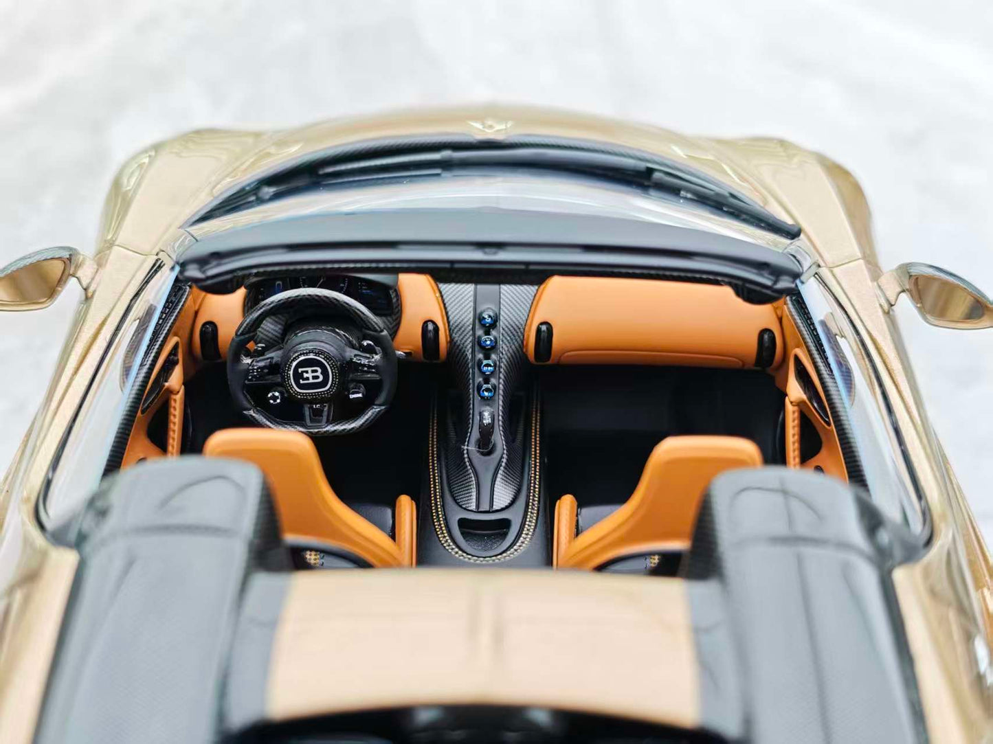 MR 1/18 Bugatti W16 Mistral Gold Edition BUG015D