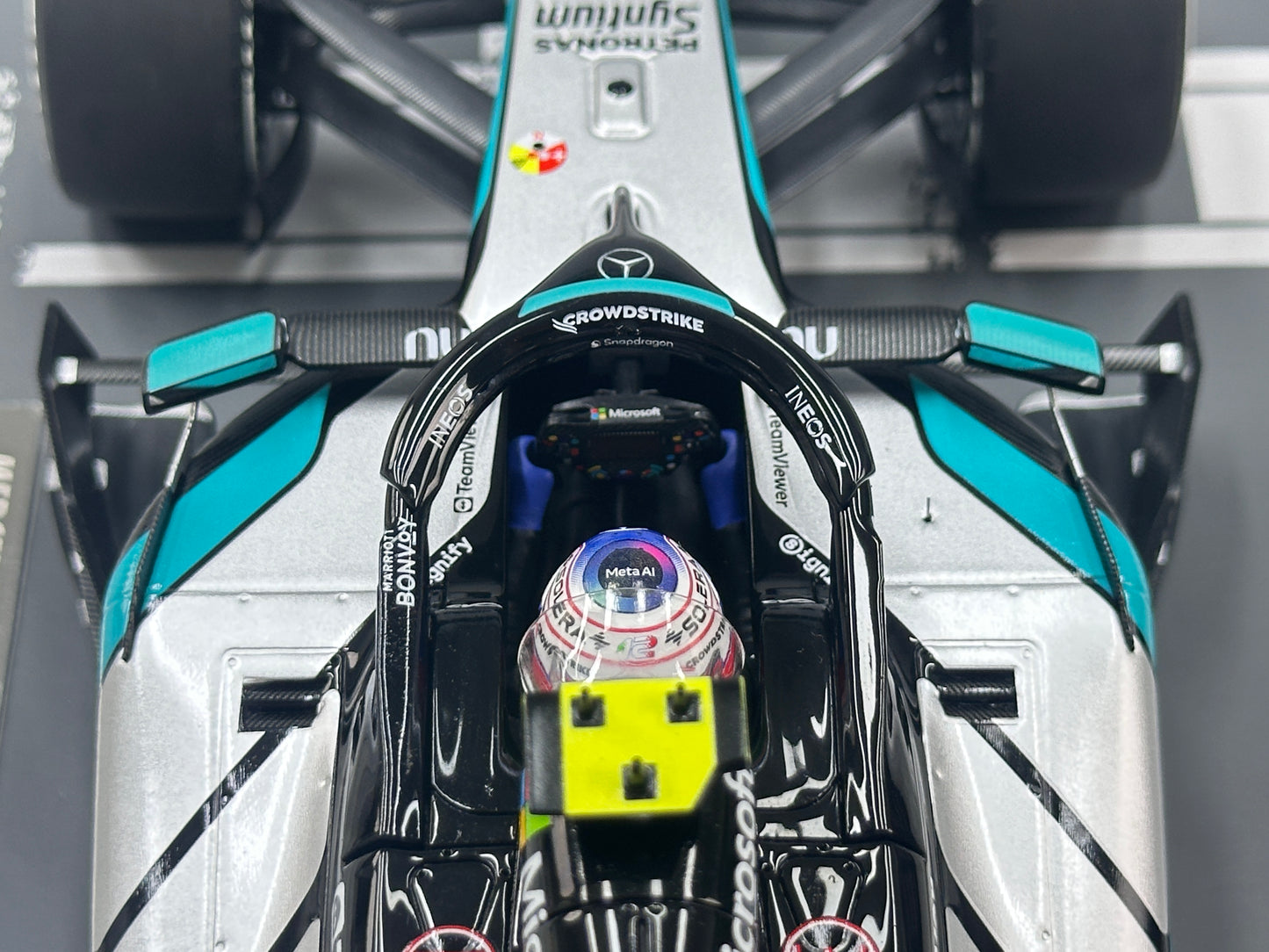 MINICHAMPS 1/18 Mercedes-AMG PETRONAS F1 Team W17 K. Antonelli – 2026 Chinese Grand Prix Winner, Silver Livery (117260212)