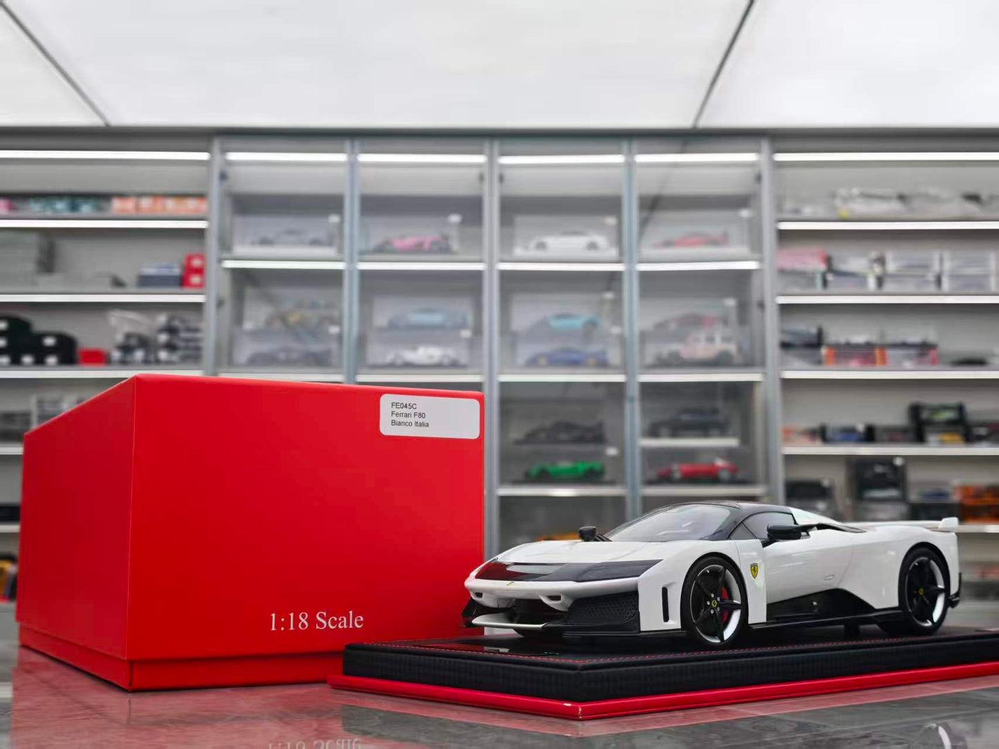 MR 1/18 Ferrari F80 Italian White FE045C