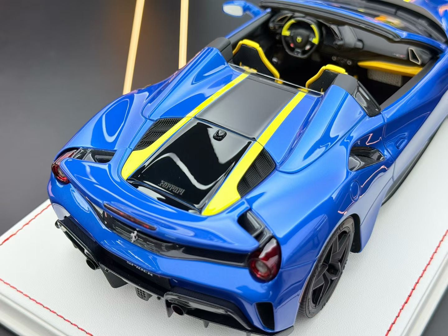 DM 1/18 Ferrari 488Pista 13/25 DDJ001