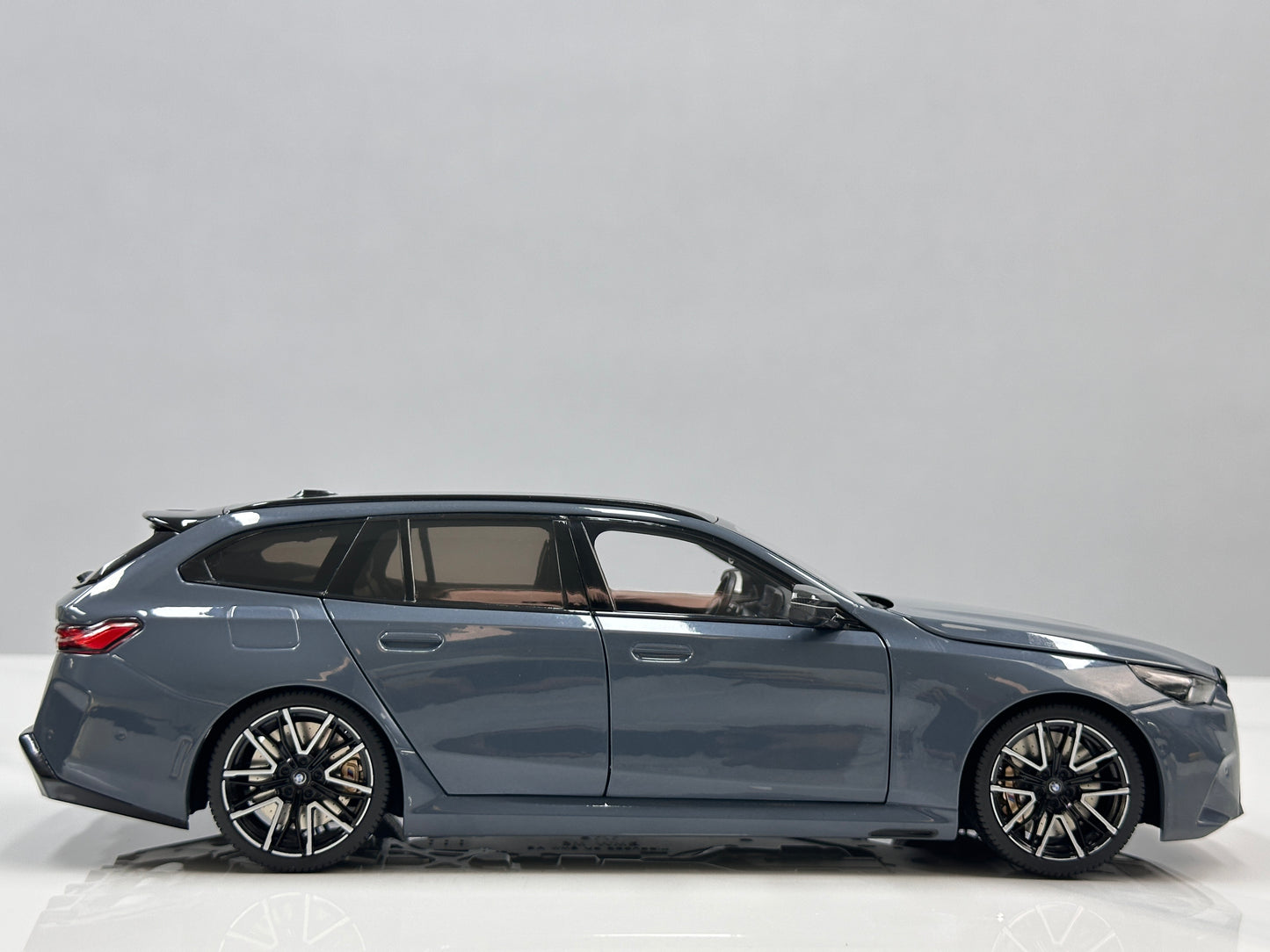 MINICHAMPS 1/18 BMW M5 Touring (2024) – Metallic Grey (110023901)