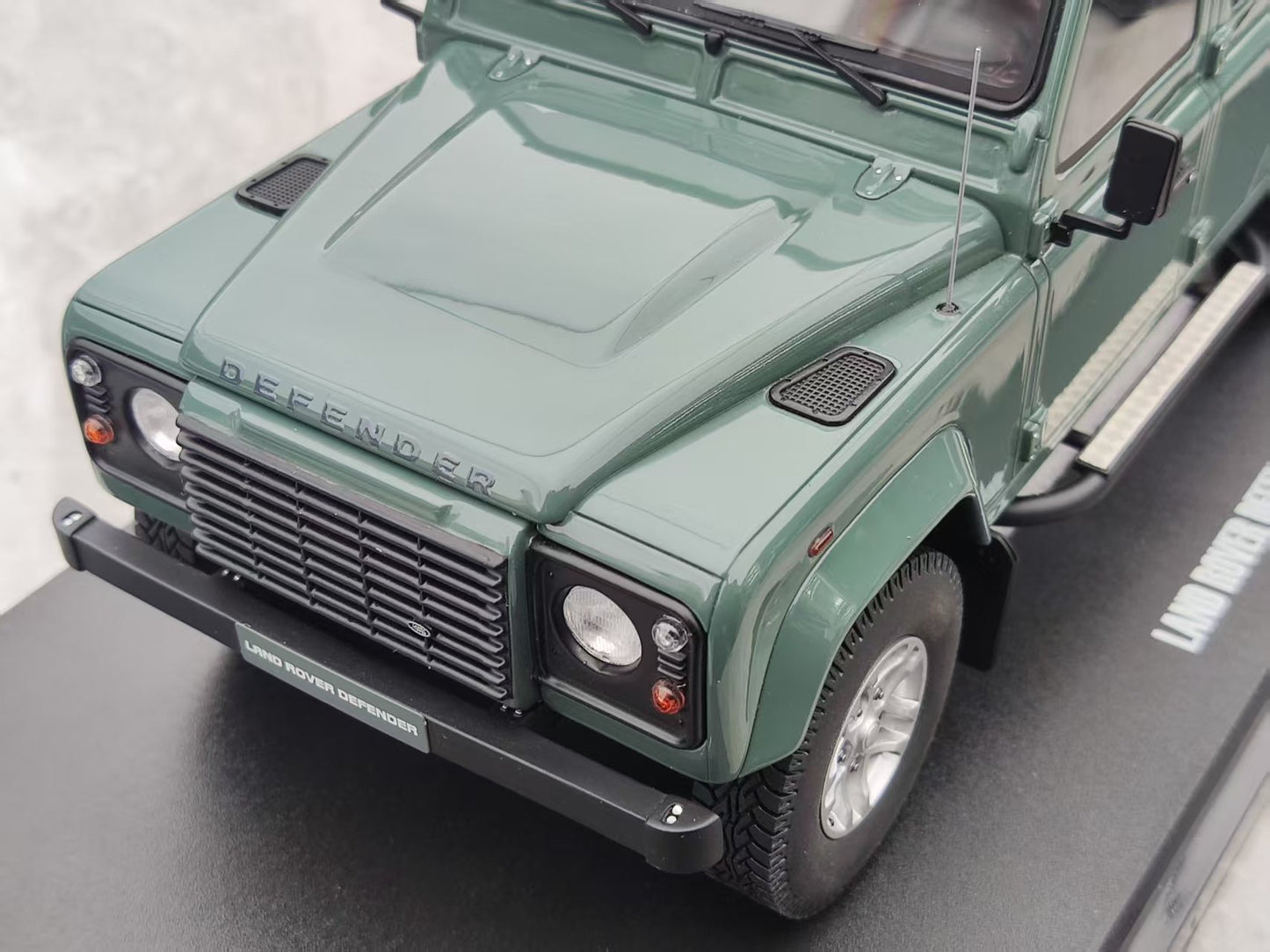 GT Spirit 1/18 Land Rover DEFENDER 3 STATION WAGON Green GT527