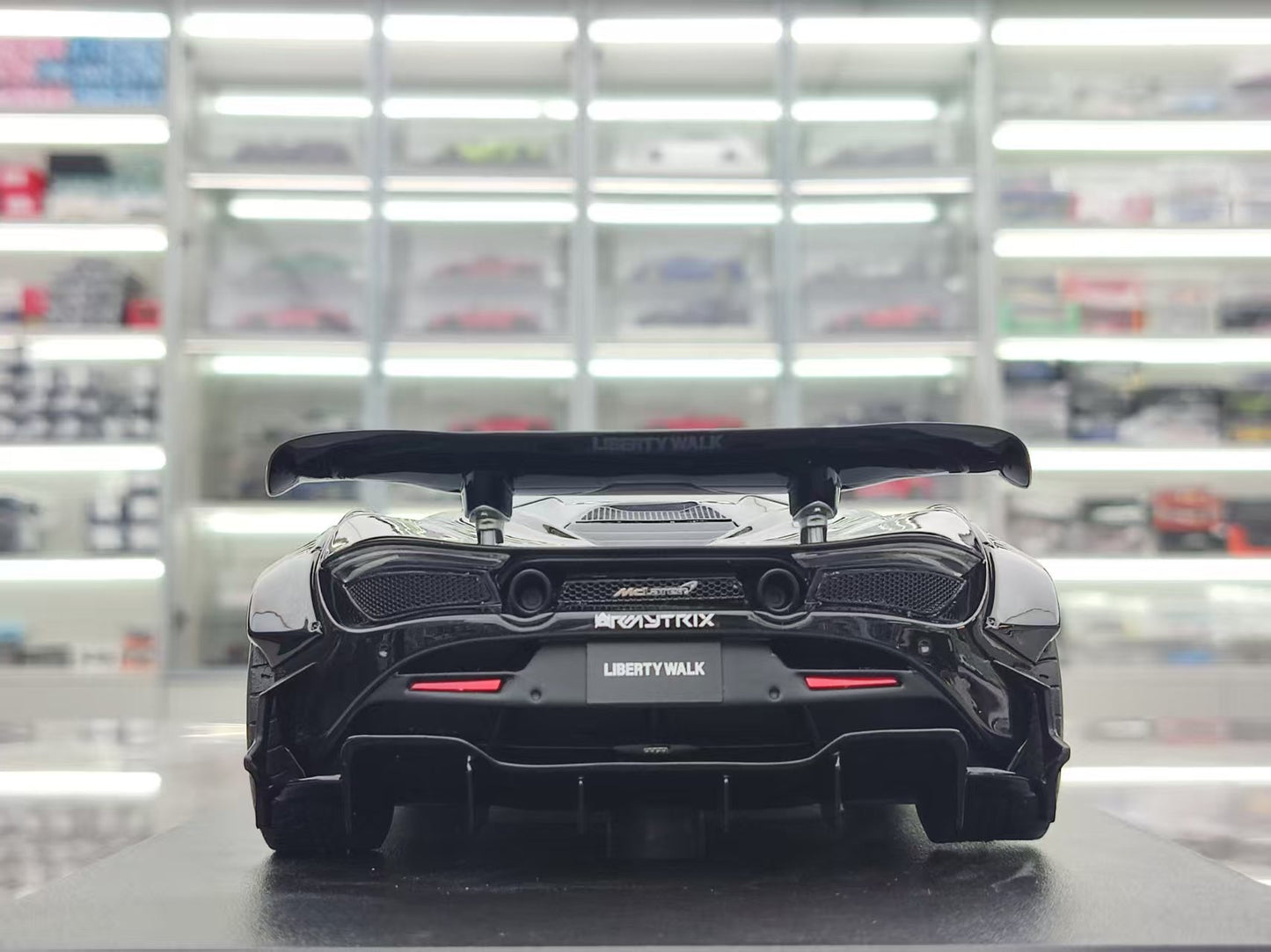 GT Spirit 1/18 McLaren 720S Black Resin Model Car GT516