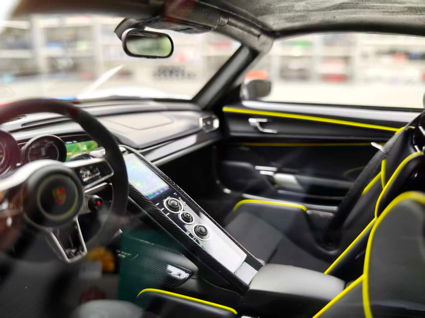 HH Model 1/8 Porsche 918 Spyder Martini HH523