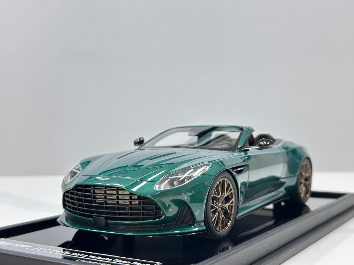 MOTORHELIX 1/18 Aston Martin DB12 Volante (Convertible) - Cinnabar Green - MH394
