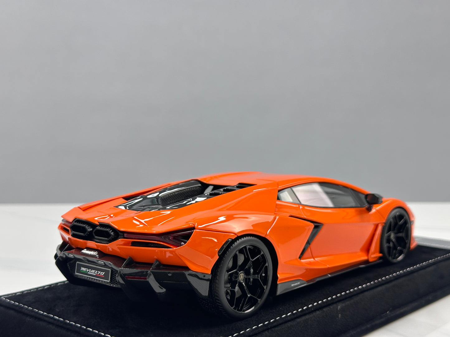 HH Model 1/18 Lamborghini Revuelto Apodes Orange HH626