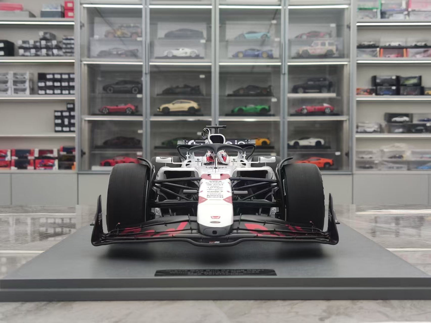 Spark 1/12 Oracle Red Bull F1 RB21 2025 Japan Grand Prix Victory No. 1 Verstappen White