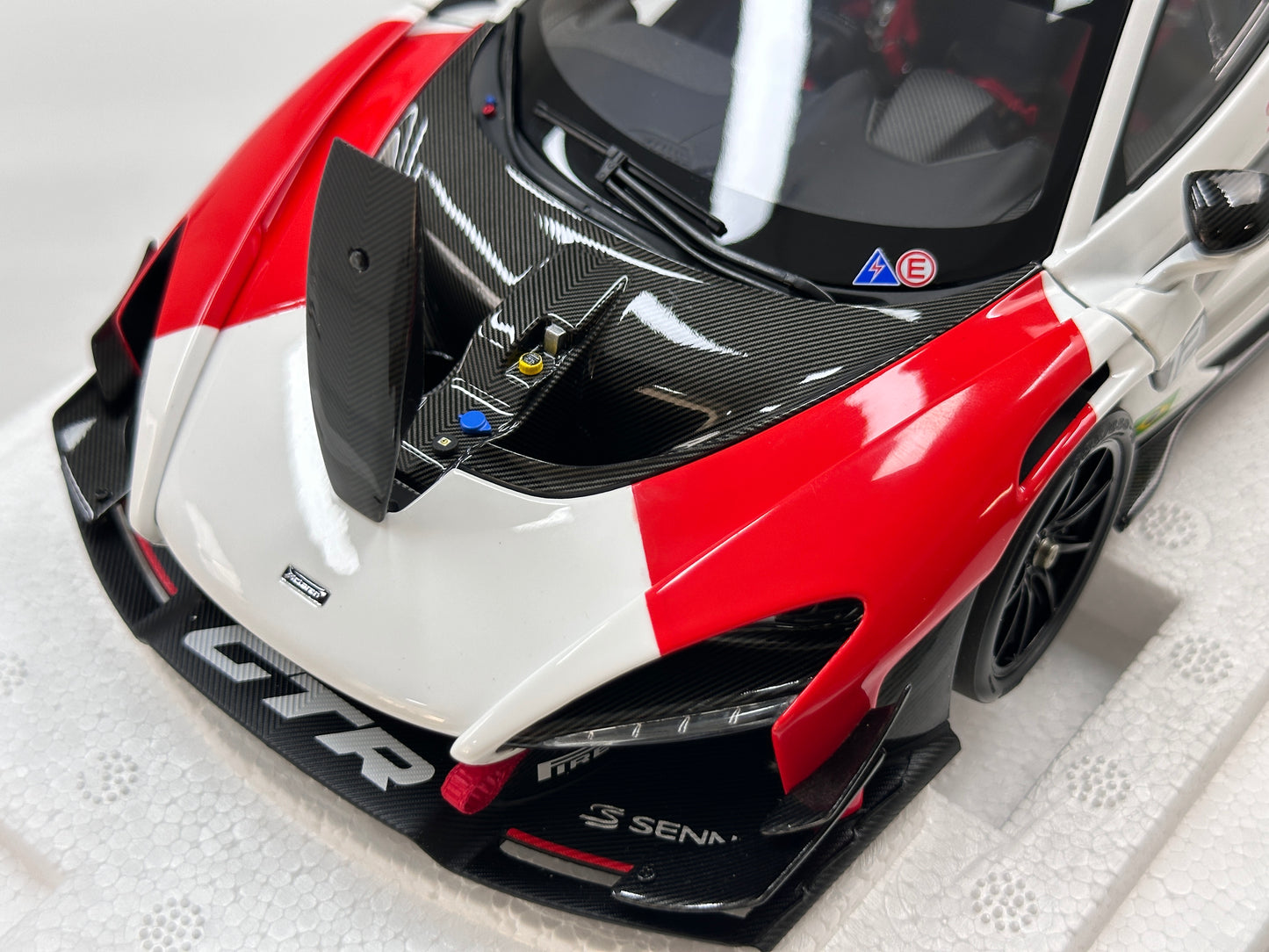LCD 1/18 McLaren Senna GTR Red and White LCD18016-RW