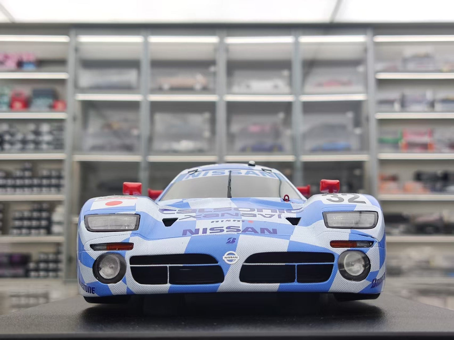 GT Spirit 1/18 Nissan R390 GT1 LE MANS 1998 Blue GT529