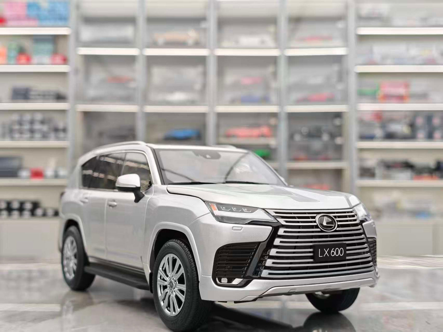 LCD 1/18 Lexus LX600 Silver Alloy Car Model LCD122