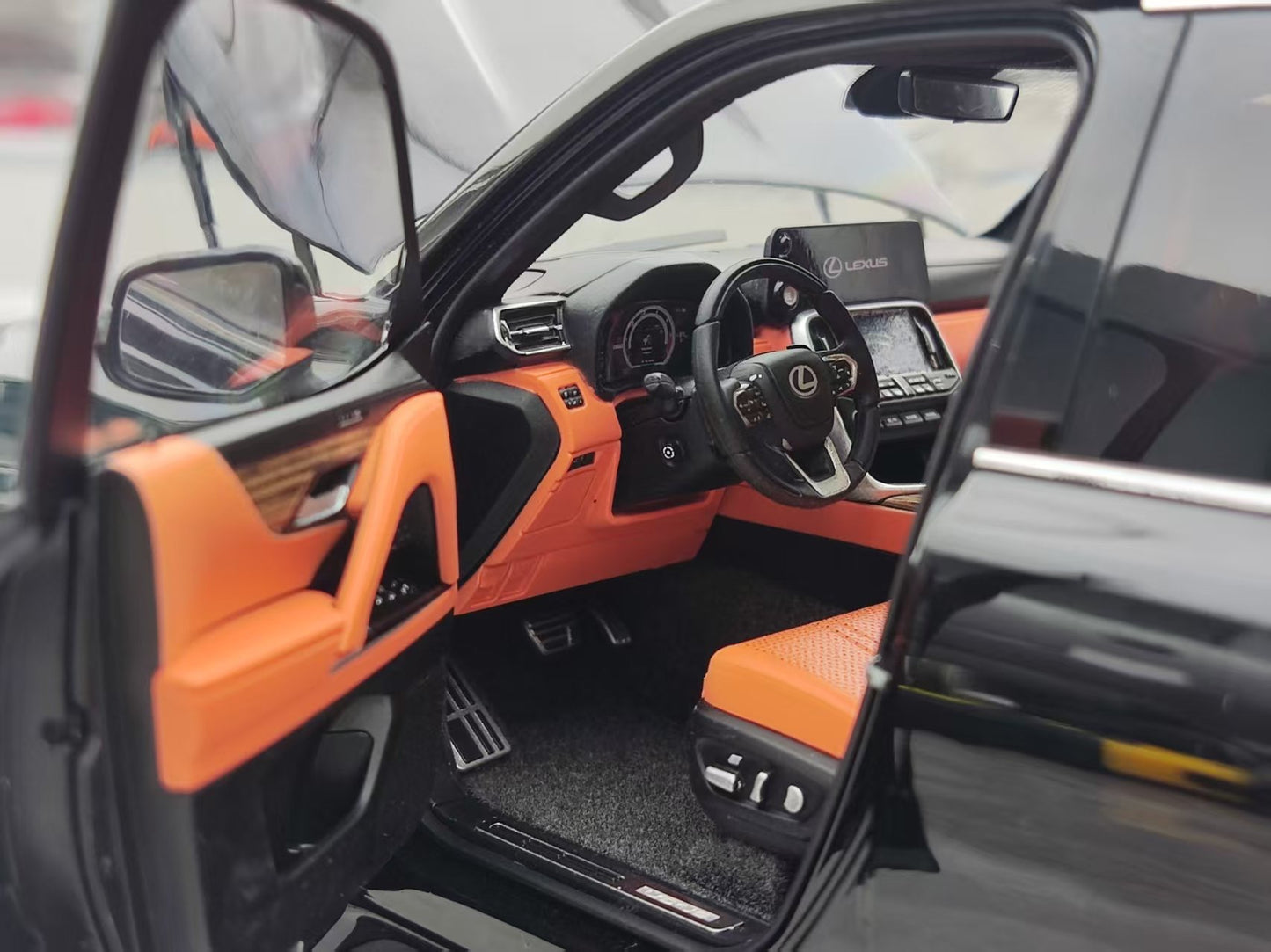 LCD 1/18 Lexus LX600 Black LCD124