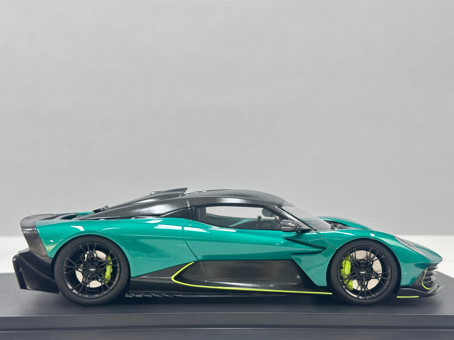 TopSpeed 1/18 Aston Martin Valhalla Podium Green TS0710