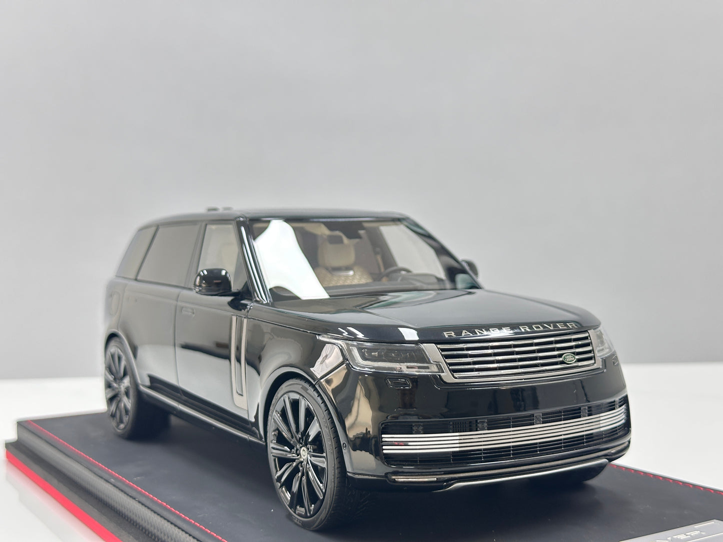 BBA MODEL 1/18 Land Rover Range Rover Autobiography Long Wheelbase Jet Black BBA069